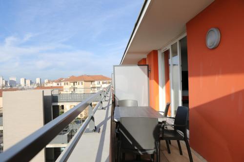 Apartamento Estudio con balcón del hotel Adonis Paris Sud. Foto 2
