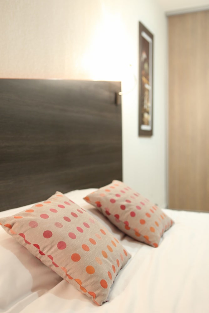 Estudio, 1 cama doble, cocina básica del hotel Adonis Paris Sud. Foto 4