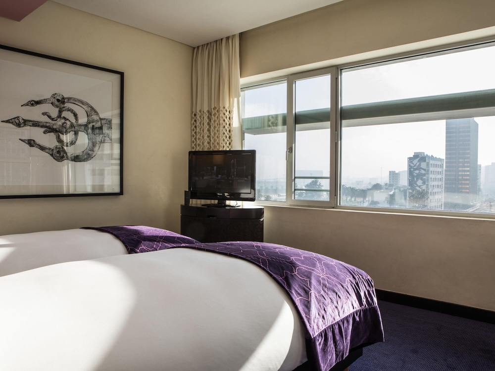 Habitación Clásica con 2 camas individuales y vistas a la ciudad del hotel Sofitel Casablanca Tour Blanche