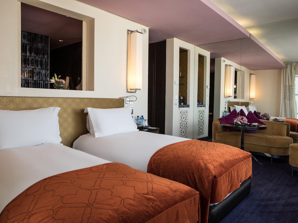 HABITACIÓN DE LUJO CON 2 CAMAS INDIVIDUALES Y VISTAS A LA MEDINA, MEZQUITA HASSAN II Y EL OCÉANO del hotel Sofitel Casablanca Tour Blanche. Foto 3