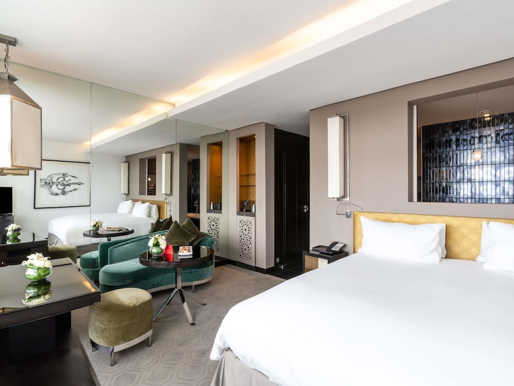 Hermosa habitación, cama king size, planta alta, vista a la medina, mezquita HASSAN II y el mar del hotel Sofitel Casablanca Tour Blanche. Foto 3