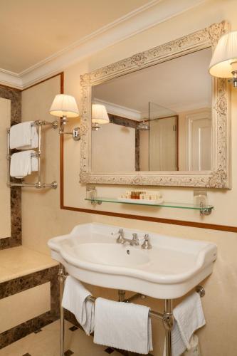 Habitación Doble Deluxe del hotel EXECUTIVE FLORENCE. Foto 2