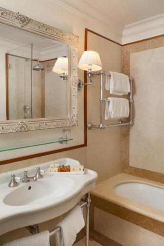 Habitación Doble Deluxe del hotel EXECUTIVE FLORENCE. Foto 3