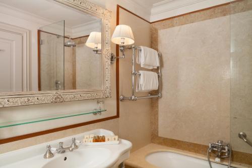 Habitación Doble Deluxe del hotel EXECUTIVE FLORENCE. Foto 4