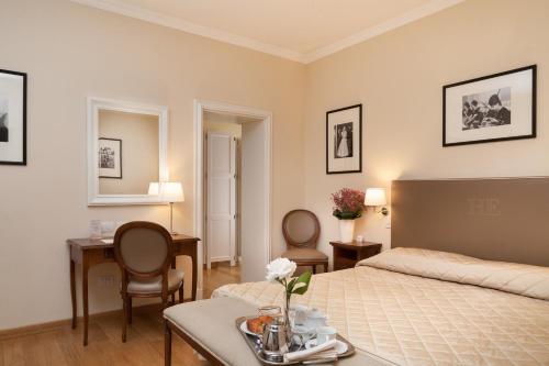Habitación Triple Clásica del hotel EXECUTIVE FLORENCE. Foto 3