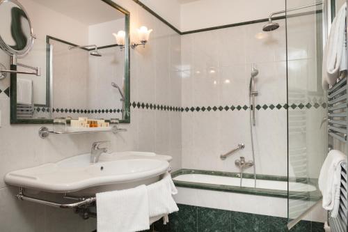 Habitación Triple Clásica del hotel EXECUTIVE FLORENCE. Foto 4