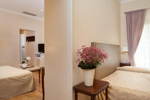 Habitación Triple Clásica del hotel EXECUTIVE FLORENCE. Foto 5