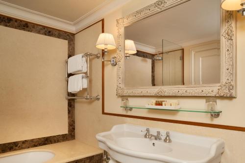 Suite con vistas al río del hotel EXECUTIVE FLORENCE. Foto 3