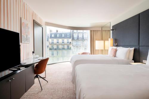 Habitación Familiar del hotel Renaissance Paris Arc De Triomphe
