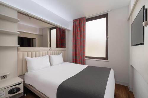 Habitación Doble Clásica con vistas del hotel Point A London Liverpool Street