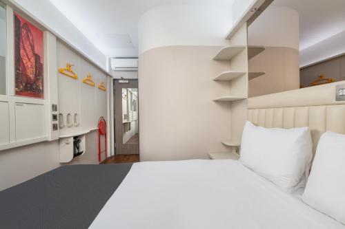 Habitación Doble Clásica con vistas del hotel Point A London Liverpool Street. Foto 1