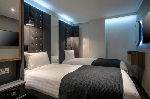 Habitación acogedora con 2 camas sin ventana del hotel Point A London Liverpool Street