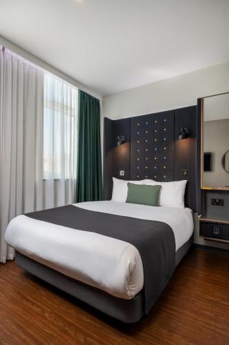 Habitación doble acogedora con ventana del hotel Point A Hotel King Cross - St Pancras