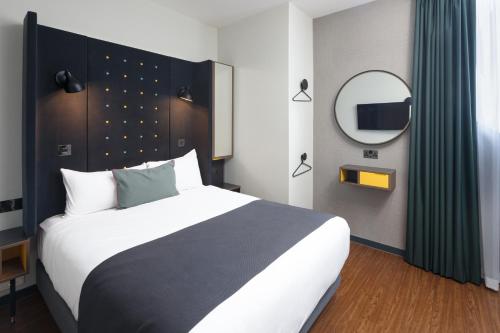 Habitación doble acogedora con ventana del hotel Point A Hotel King Cross - St Pancras. Foto 1