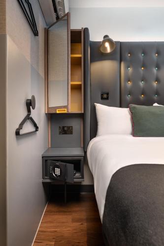 Habitación doble acogedora con ventana del hotel Point A Hotel King Cross - St Pancras. Foto 8