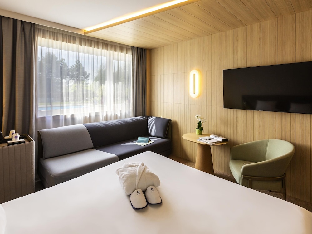 Habitación ejecutiva, varias camas del hotel Novotel Nancy