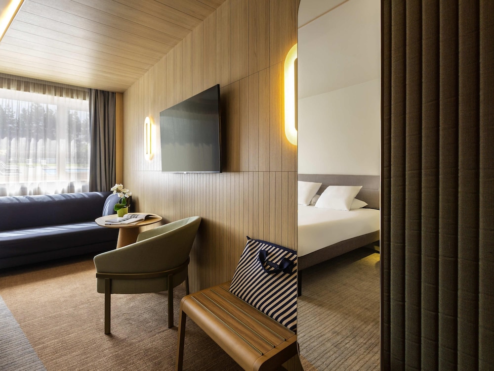Habitación ejecutiva, varias camas del hotel Novotel Nancy. Foto 1