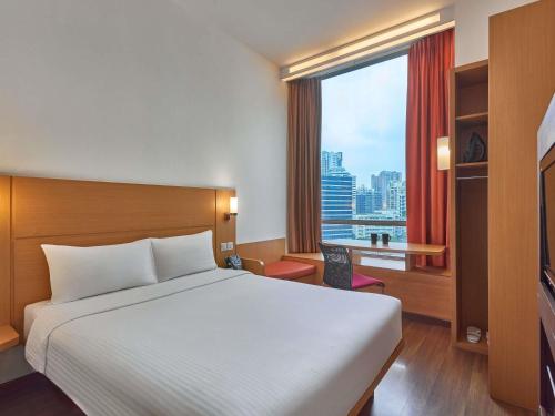 Standard Double Room with 1 Queen Bed del hotel Ibis Singapore Novena. Foto 1