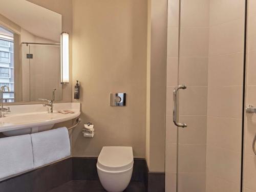 Standard Twin Room with 2 Single Beds del hotel Ibis Singapore Novena. Foto 2