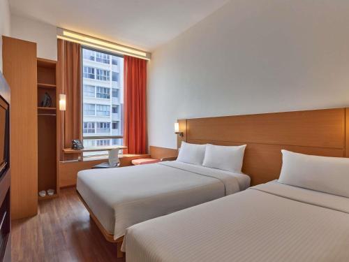 Standard Family Room with 1 Queen Bed & 1 Single Bed del hotel Ibis Singapore Novena