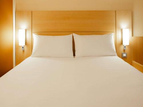 Habitación Estándar con 1 cama doble del hotel Ibis Milano Malpensa Aeroporto. Foto 3