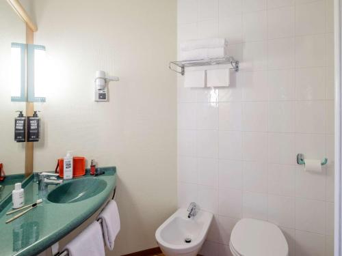Habitación Estándar con 1 cama doble del hotel Ibis Milano Malpensa Aeroporto. Foto 8