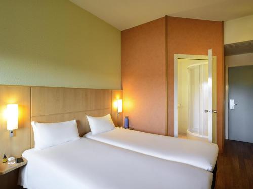 Habitación Estándar - 2 camas individuales del hotel Ibis Milano Malpensa Aeroporto. Foto 1