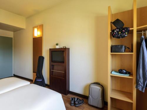 Habitación Estándar - 2 camas individuales del hotel Ibis Milano Malpensa Aeroporto. Foto 2