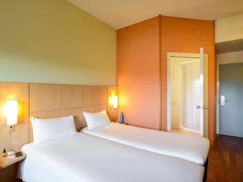 Habitación Estándar - 2 camas individuales del hotel Ibis Milano Malpensa Aeroporto. Foto 7