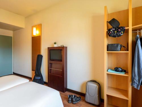 Habitación Estándar - 2 camas individuales del hotel Ibis Milano Malpensa Aeroporto. Foto 8
