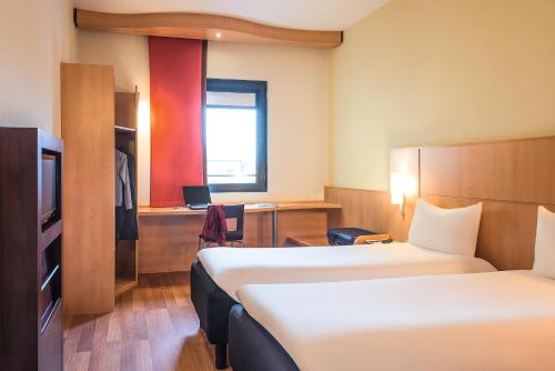 Habitación Estándar - 2 camas individuales del hotel Ibis Milano Malpensa Aeroporto. Foto 9