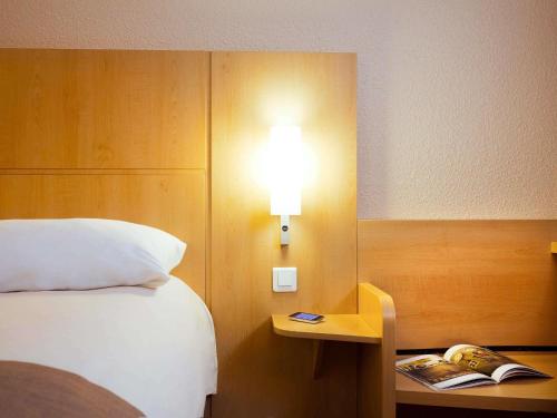 Habitación Estándar - 1 cama doble y 1 individual del hotel Ibis Milano Malpensa Aeroporto. Foto 3