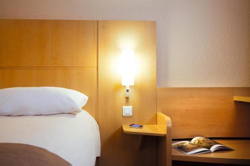 Habitación Estándar - 1 cama doble y 1 individual del hotel Ibis Milano Malpensa Aeroporto. Foto 6
