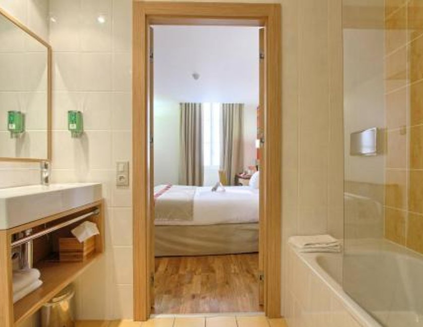 Habitación Doble Confort del hotel Best Western Du Mucem. Foto 3
