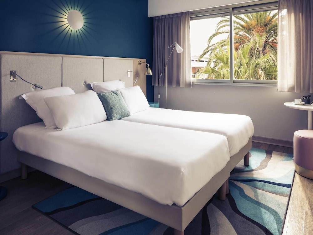 Habitación Classic con una cama doble o dos camas individuales del hotel Mercure Villeneuve Loubet Plage