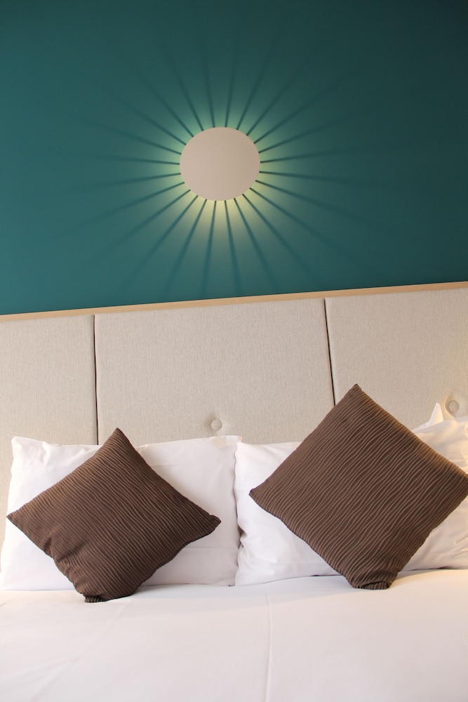 Habitación Classic con una cama doble o dos camas individuales del hotel Mercure Villeneuve Loubet Plage. Foto 3