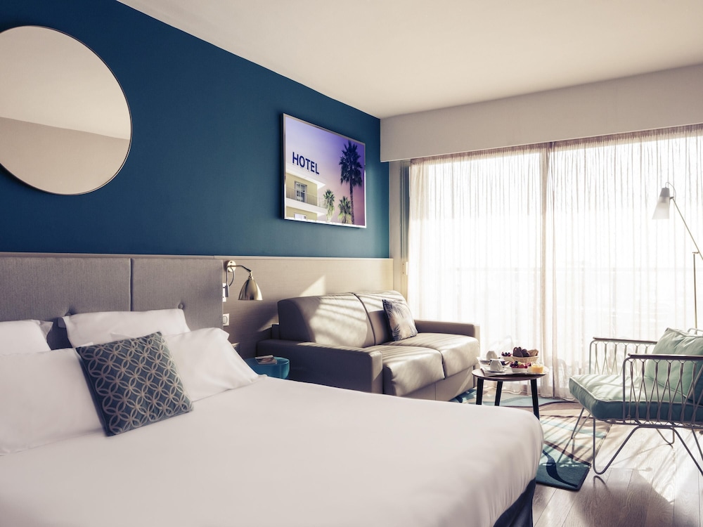 Habitación Superior con terraza, vistas al mar y 1 cama doble del hotel Mercure Villeneuve Loubet Plage