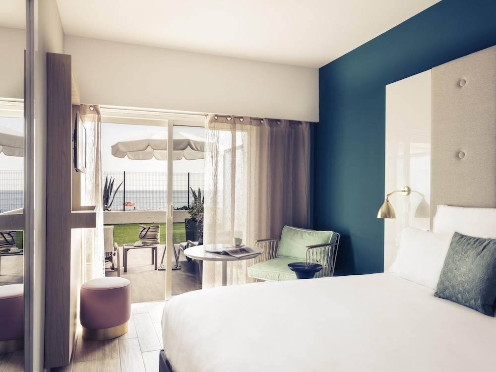 Habitación Privilege en primera línea de playa con vistas al mar y 1 cama doble del hotel Mercure Villeneuve Loubet Plage