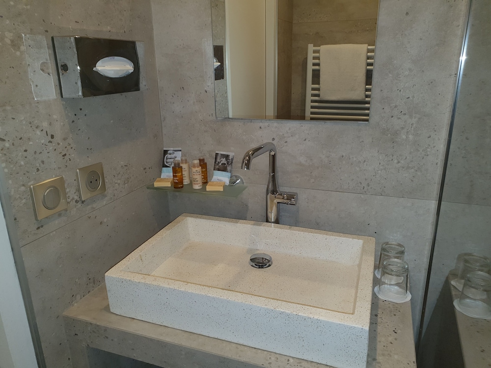 Habitación Privilege en primera línea de playa con vistas al mar y 1 cama doble del hotel Mercure Villeneuve Loubet Plage. Foto 5