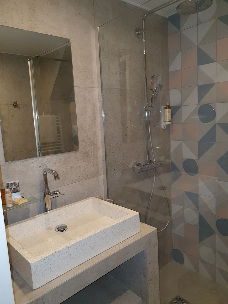 Habitación Privilege en primera línea de playa con vistas al mar y 1 cama doble del hotel Mercure Villeneuve Loubet Plage. Foto 6