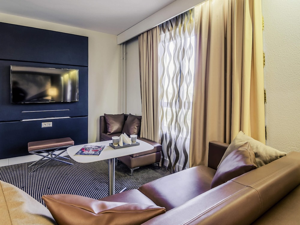Habitación Privilegio - 1 cama doble y 1 sofá - cama para 1 persona del hotel Mercure Cergy Pontoise Centre