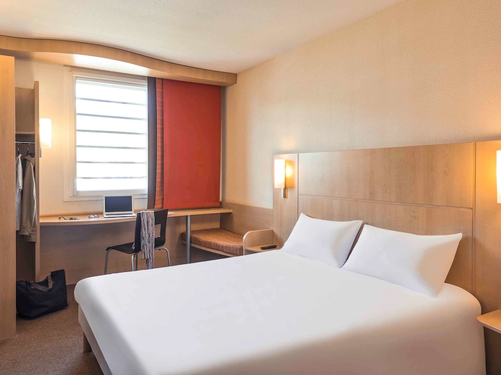 Habitación Standard con una cama doble del hotel Ibis Cannes Mandelieu. Foto 3