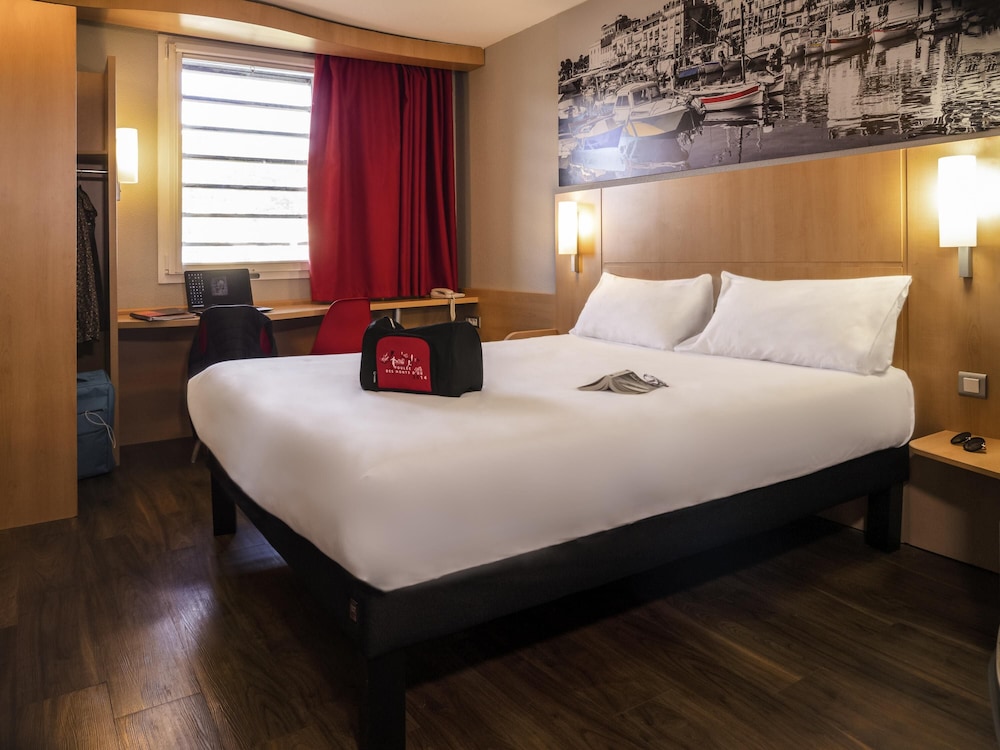 Habitación Standard con una cama doble del hotel Ibis Cannes Mandelieu. Foto 4
