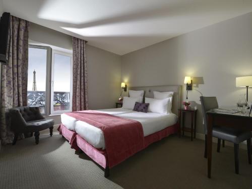 Habitación Doble Clásica con vistas a la Torre Eiffel - 2 camas del hotel Le Relais Saint Charles. Foto 4