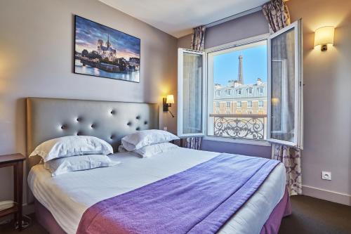 Habitación Doble Superior con vistas a la torre Eiffel - 2 camas del hotel Le Relais Saint Charles. Foto 6