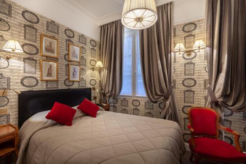 Habitación Doble Clásica del hotel Grand Hotel De L'Univers Saint Germain. Foto 1