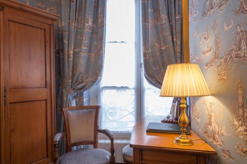 Habitación Doble Estándar del hotel Grand Hotel De L'Univers Saint Germain. Foto 15
