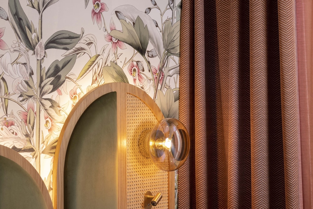 Habitación Deluxe del hotel Hôtel Jardin de Cluny. Foto 4