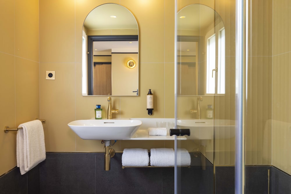 Habitación Confort del hotel Hôtel Jardin de Cluny. Foto 6