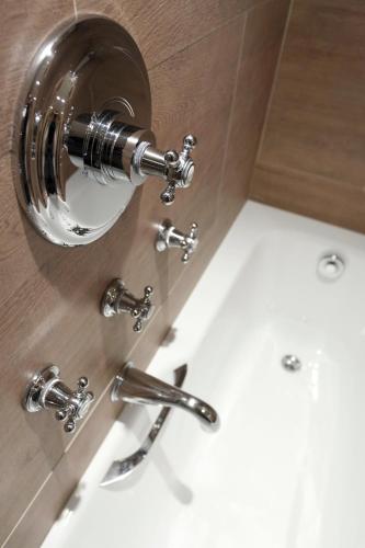 Habitación Triple del hotel Au Manoir Saint-germain. Foto 4